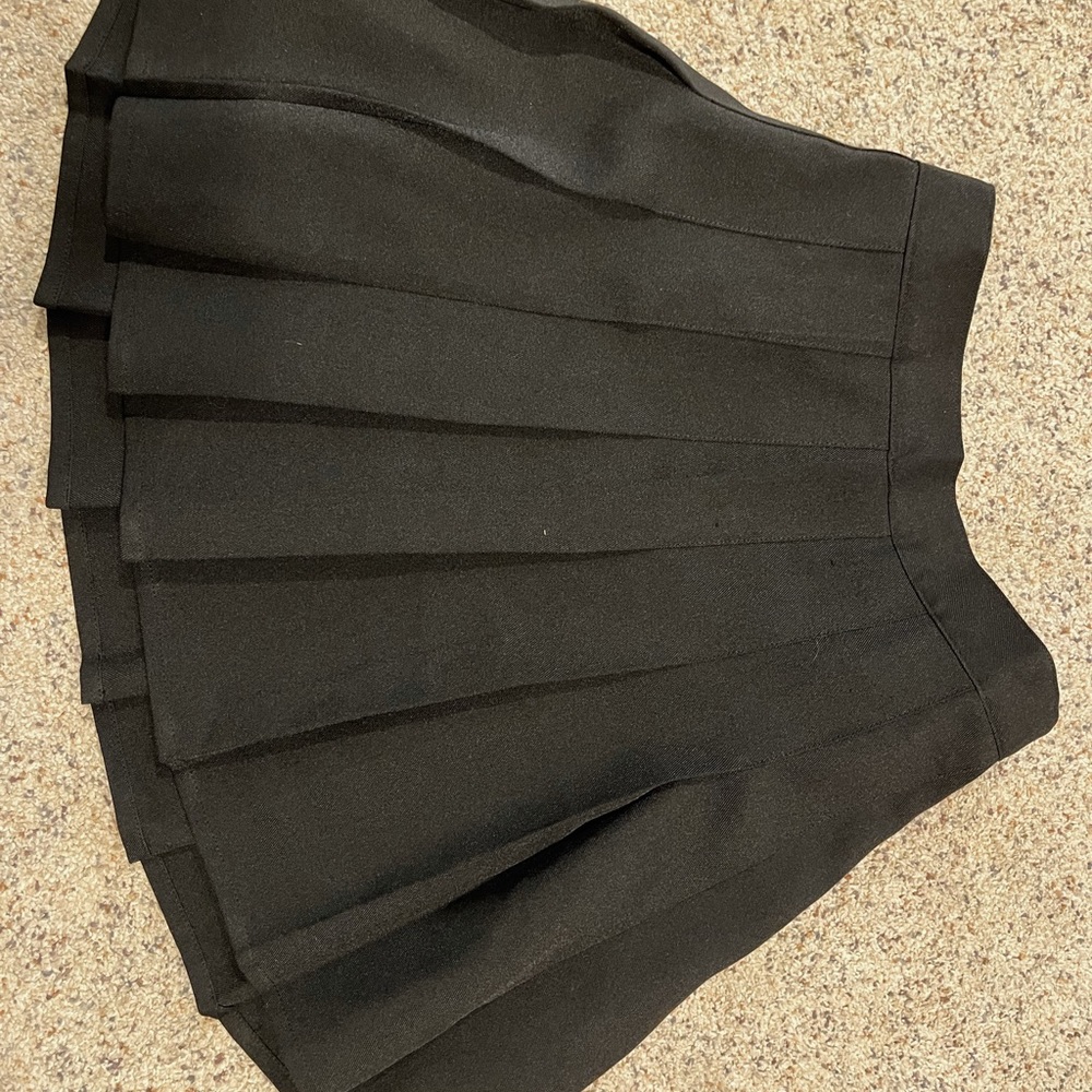 BLACK PLEATED SKIRT - Picture 4 of 7